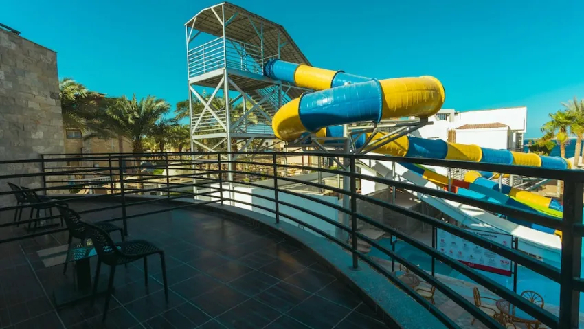 La Rosa Waves Beach - Couple & Families Only 4*-13