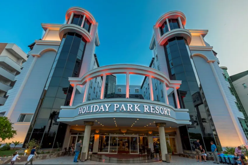 HOLIDAY PARK RESORT HOTEL  5*-2