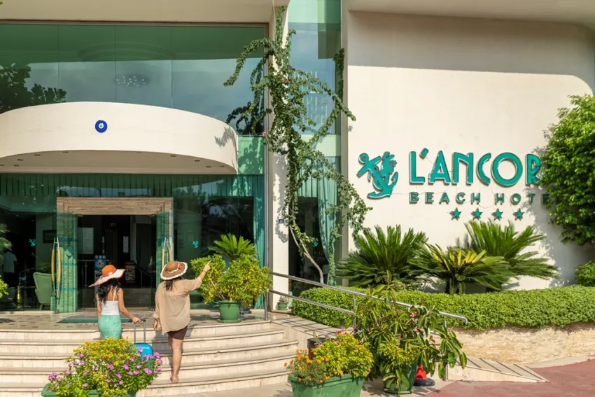 LANCORA BEACH HOTEL  4*-44