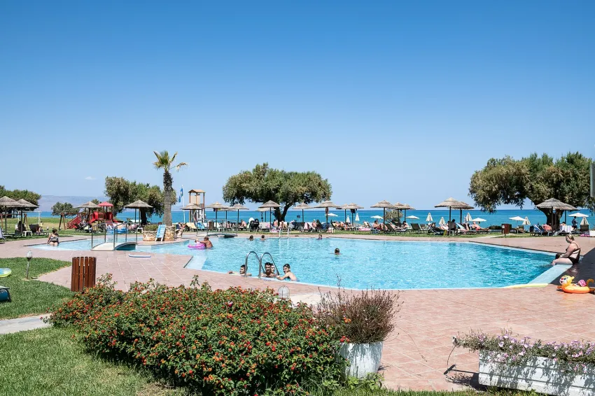 GERANIOTIS BEACH HOTEL 4*-9