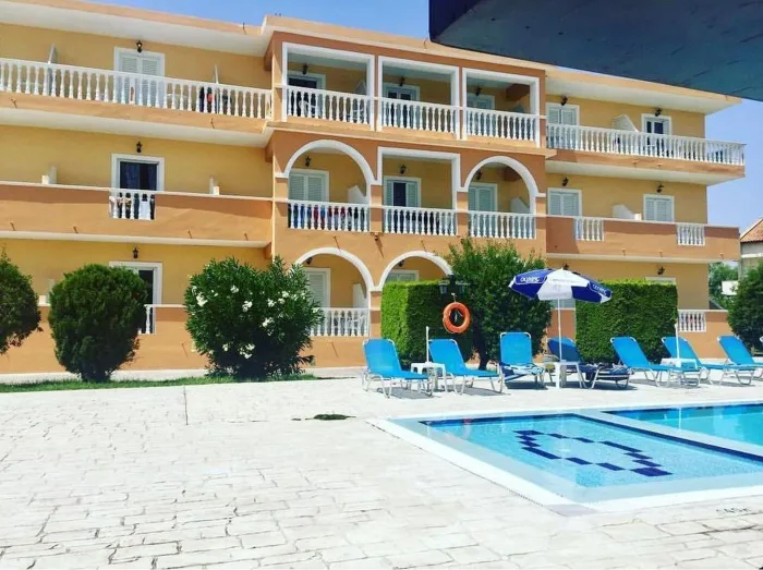 Derekas Apartments 3* - Laganas - Grecia