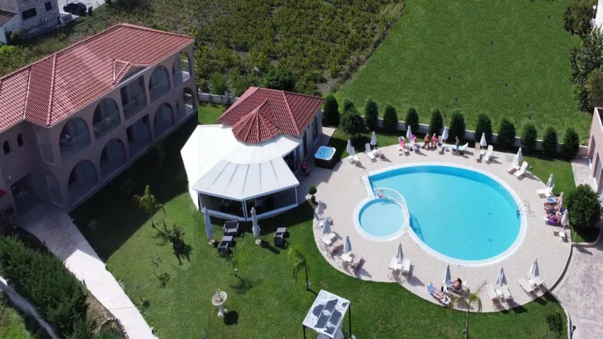 Eleni's Garden & Castello Suites 3*-9