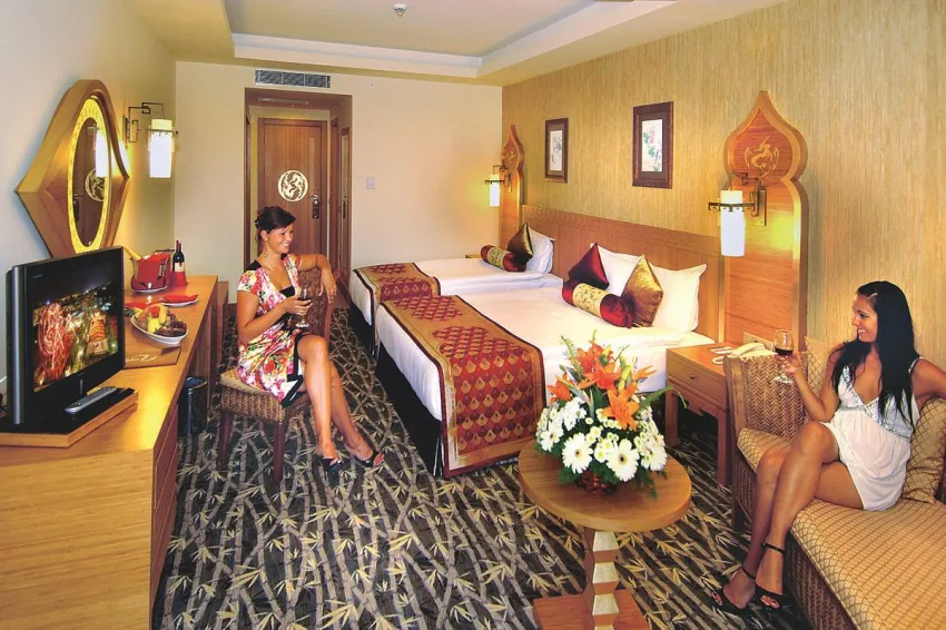 Royal Dragon Hotel 5*-7