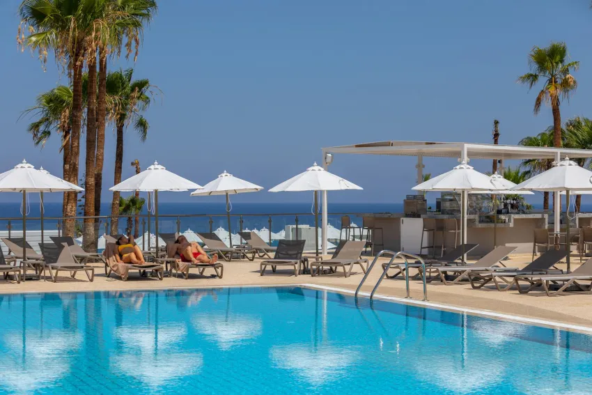 Leonardo Crystal Cove Hotel and Spa by the sea 4*-9