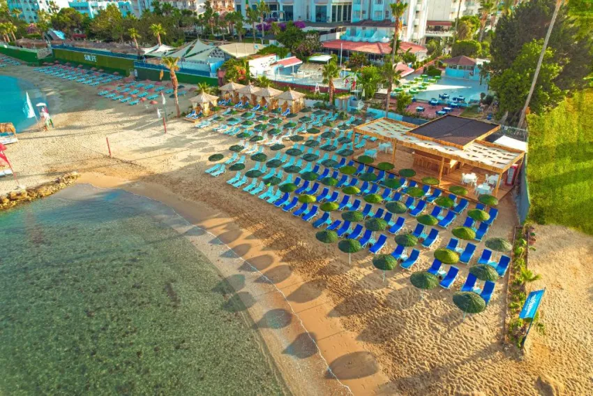 RAMIRA BEACH HOTEL   4*-23