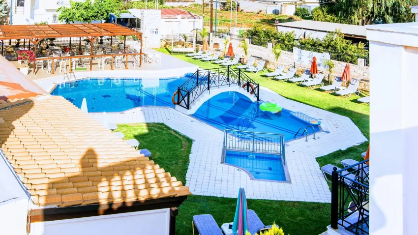 Yiannis Manos Resort Hotel 2*-4